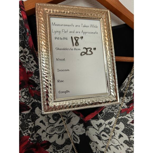 By & By Black Red Split Front/Back Top Lace Floral Print Built-in Tank Small NWT - Picture 11 of 12